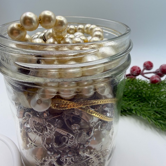 Elegant Pearl and Gold Jewelry Jar 🏺 Collection - Picture 4 of 17